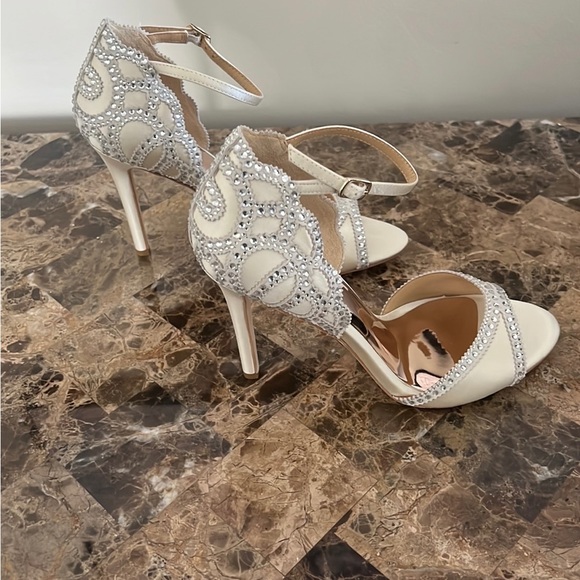 Badgley Mischka Roxy Ivory Satin Open Toe Ankle Strap Heels Size 9 Reg. $235 - Picture 6 of 12